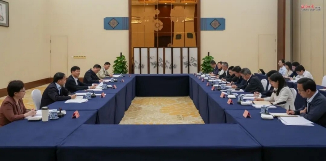 刘小明指导三亚市委常委班子2025年度民主生活会暨以案促改促治专题民主生活会