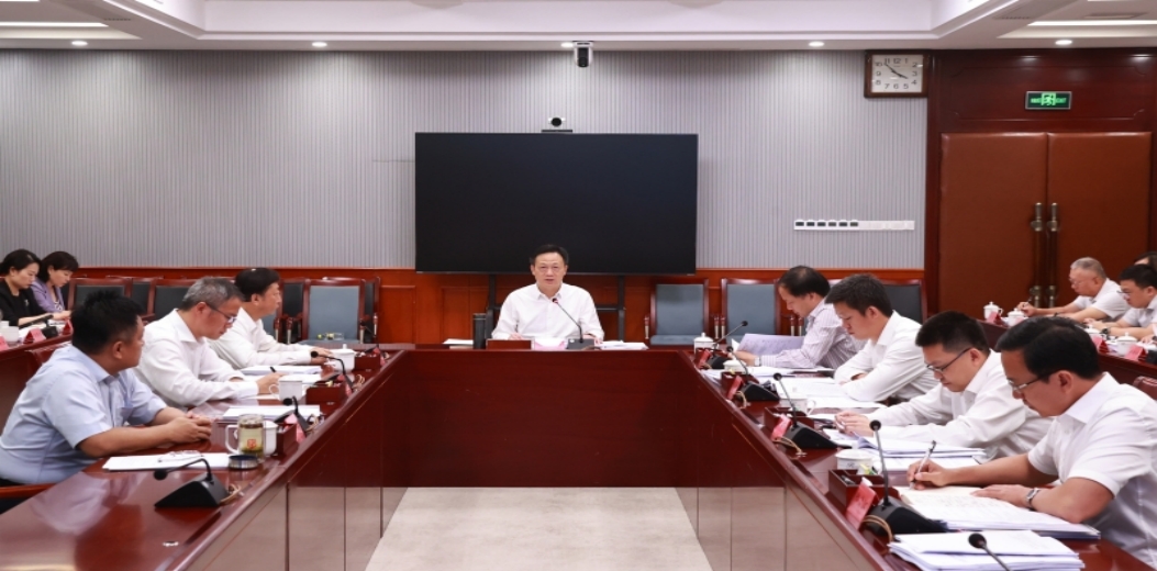 市委理论学习中心组（扩大）学习会召开