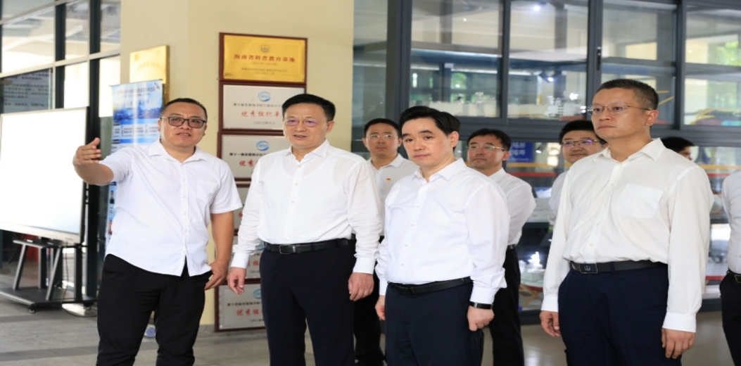 王祺扬调研教育教学工作并看望慰问教师