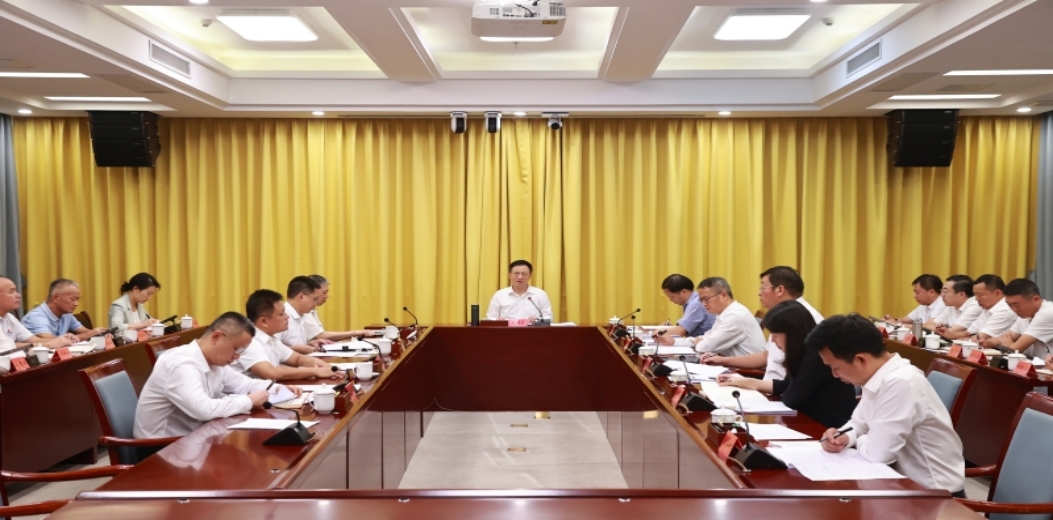 市委理论学习中心组（扩大）学习会暨市级领导干部读书班举行